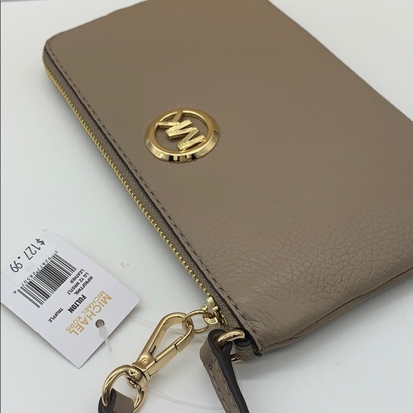 MICHAEL KORS FULTON LG TZ WRISTLET LEATHER TRUFFLE - Picture 6 of 16